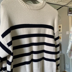 Zara stickad tröja - Jätteskön finstickad tröja från Zara! Fint skick utan defekter🧚🏻‍♂️