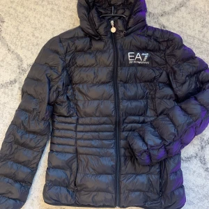 ARMANI JACKA - ÄKTA❗️storlek M, fint skick knappt använd