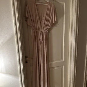 Jumpsuit  - Superfin jumpsuit från Nelly i storlek S.  Den passar längderna ca 165-175cm 150kr + frakt 