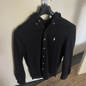 Ralph lauren skjorta - Säljer min knappt använda Ralph lauren skjorta.