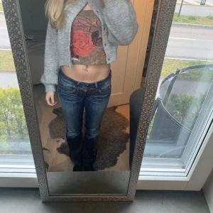 Jättefin bandeautopp - En bandeautopp i storlek xs/s i nyskick. (Aldrig använd och har inga defekter)💕Orginalpris är 270. Det går att dra ner den längre om man inte vill ha lika öppet vid magen.   Skriv till mig via intresse🥰  