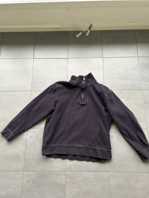 Massimo dutti half zip - Två likadana half zip från Massimo dutti  Storlek M på båda  Skick 8/10 på blåa 6/10 på bruna 300kr styck eller 500 för båda  