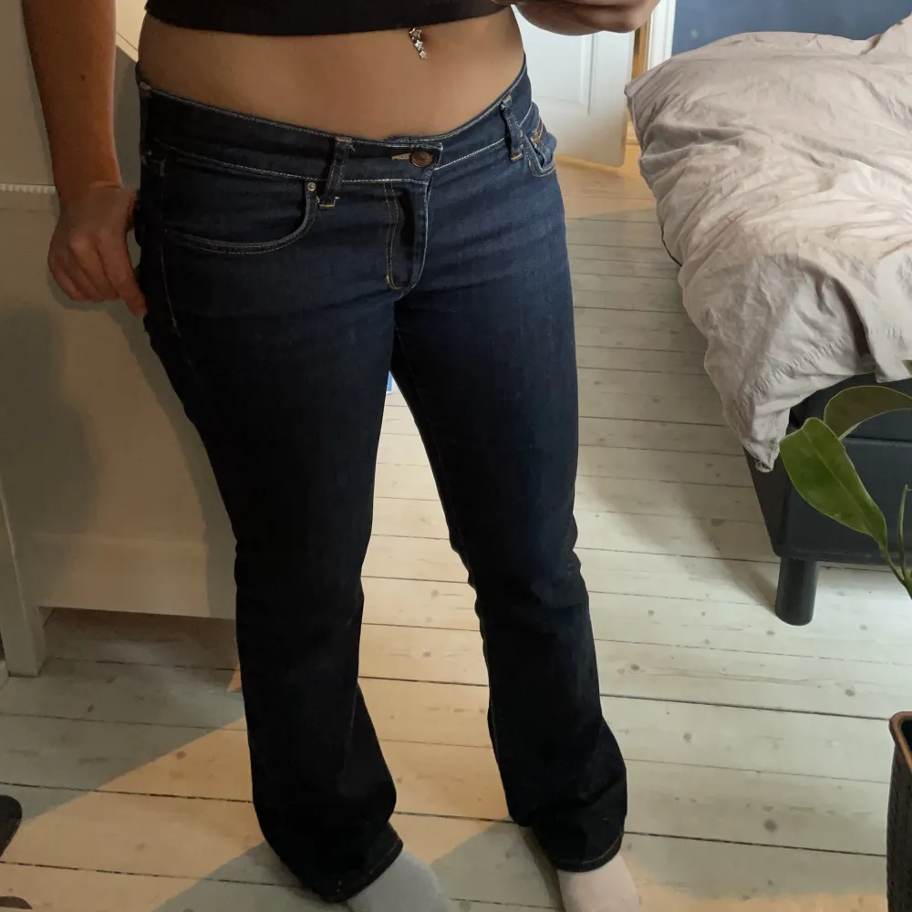 Ett par snygga Lågmidjade jeans köpta secondhand, bra skick!💓. Jeans & Byxor.