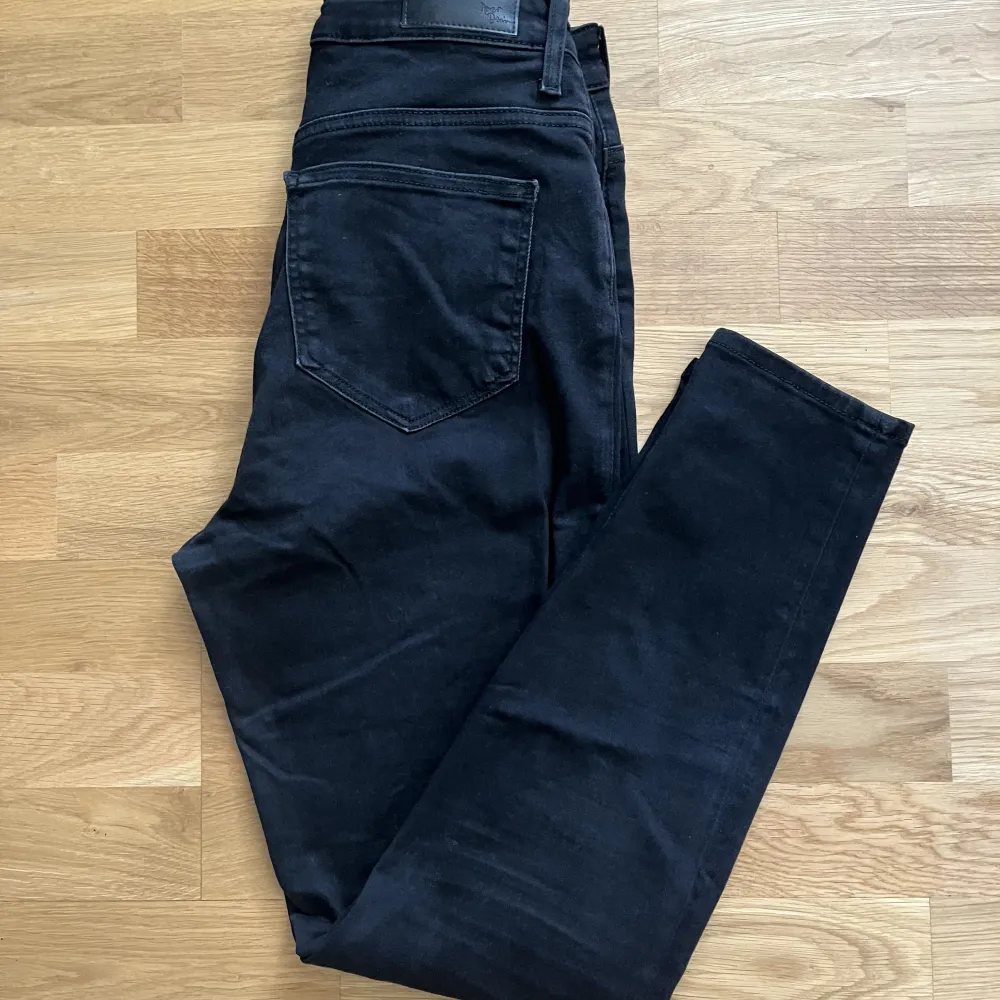 Svarta jeans från Bikbok. Never denim peachy high 99. Fint skick! Nypris 599 kr.. Jeans & Byxor.