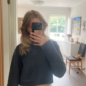 Stickad tröja - Stickad grå/blå tröja från zara. Mysig och varm