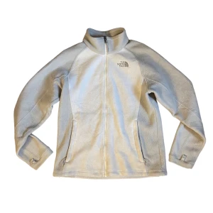 The north face flecce - The north face flecce som jag köpte av en thrift sida på insta för 500 kr, säljer för 350 kr, i fint skick, osäker vilken storlek då det står L/G men den passar S/M eller mindre/större beroende på hur du vill den ska sitta🫶🏼