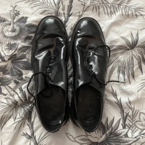 Stiliga skor🖤 - Jätte snygga skor i storlek 40 ifrån COS 