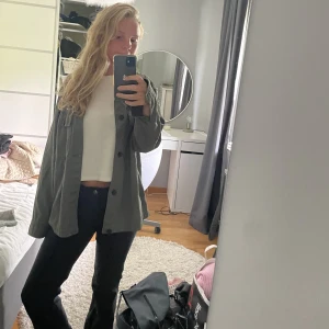 Jacka  - Snygg jacka! Perfekt till hösten