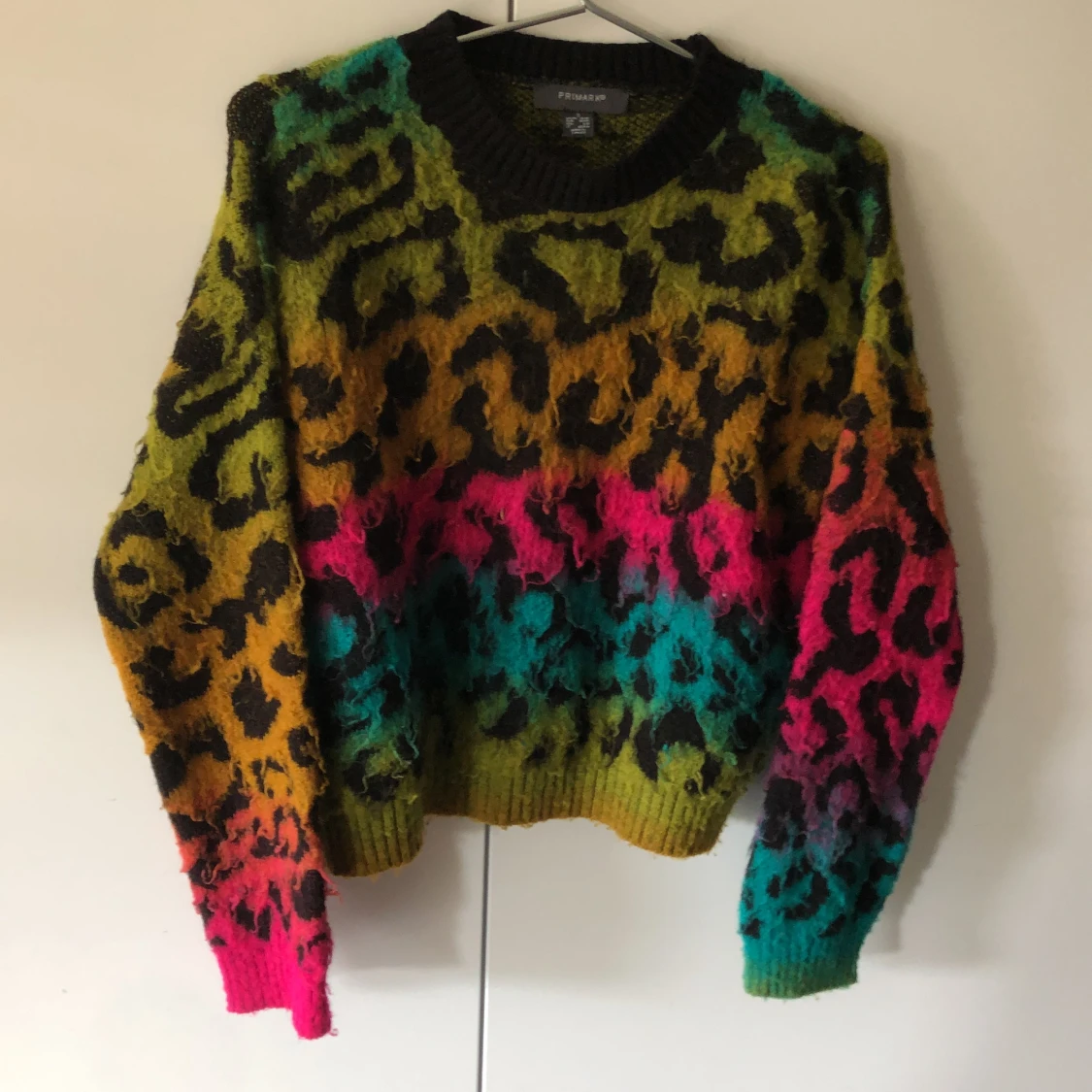 Stickad fluffig tröja