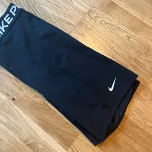 Nike short som aldrig är använda stolek M