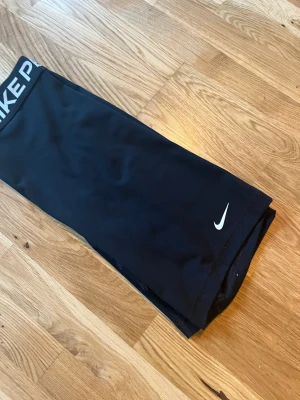 Nike short  - Nike short som aldrig är använda stolek M