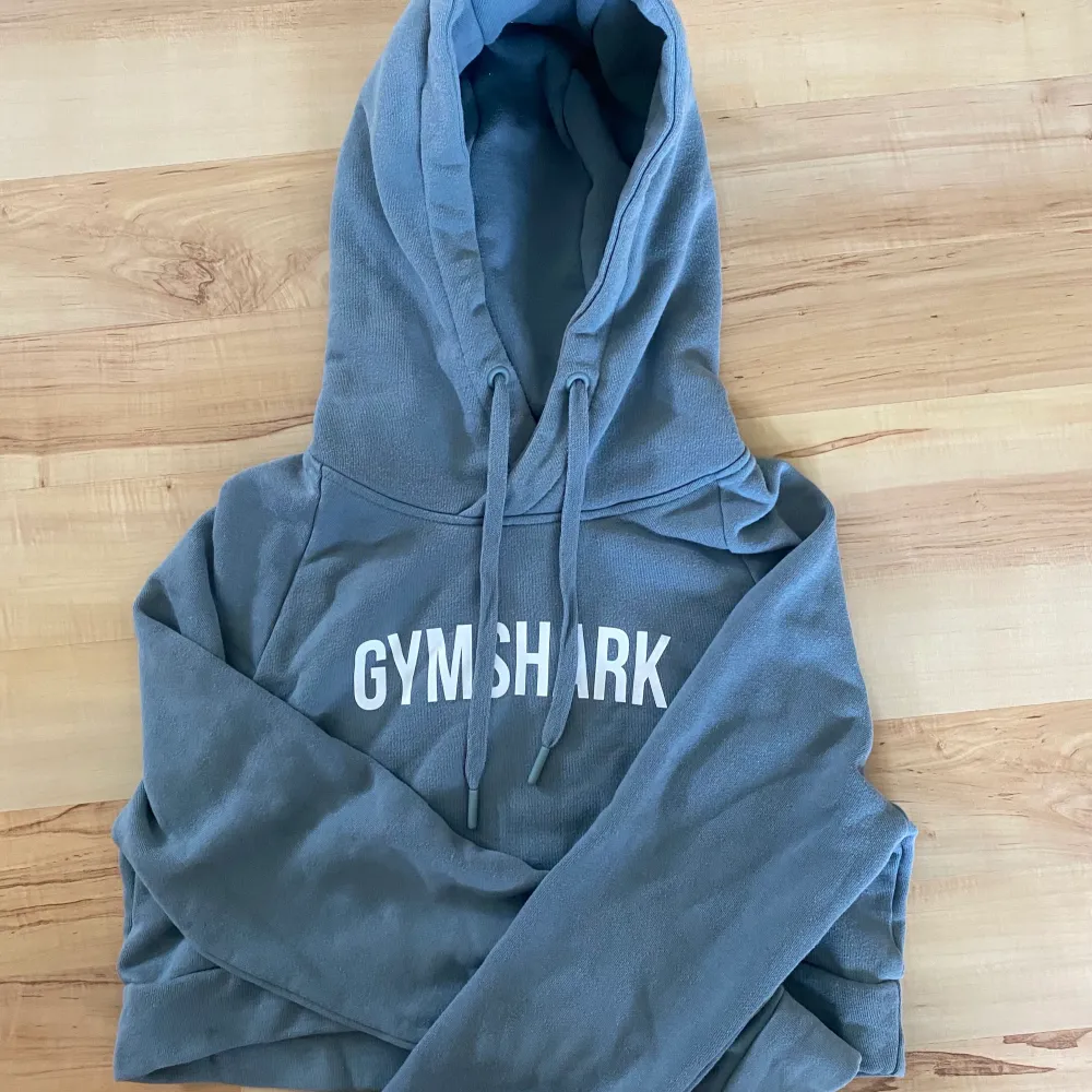 Blågrön croppad gymshark hoodie i bra skick. Hoodies.