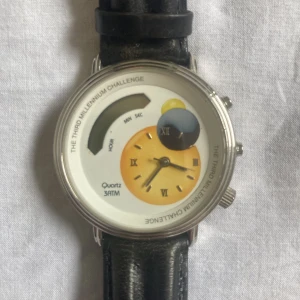 Klocka - Klocka med läder band. Behöver bateri 