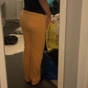 Oranga juicybyxor  - Finns fler bilder i min profil och mer information om dem 