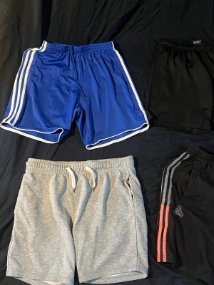 Shorts - Olika varianter av shorts Storlek S &M  25 SEK  Alla fyra för 75 kr 