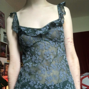 Genomskinlig blommig topp - .