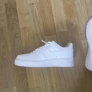 Nike Airforce 1  - Nästan helt nya airforce 1. Medföljer box. Storlek 43.