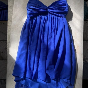 Offshoulder klänning - En jätte fin klänning som är offshoulder!  Kolla mina likade bilder för info om frakt och policy!