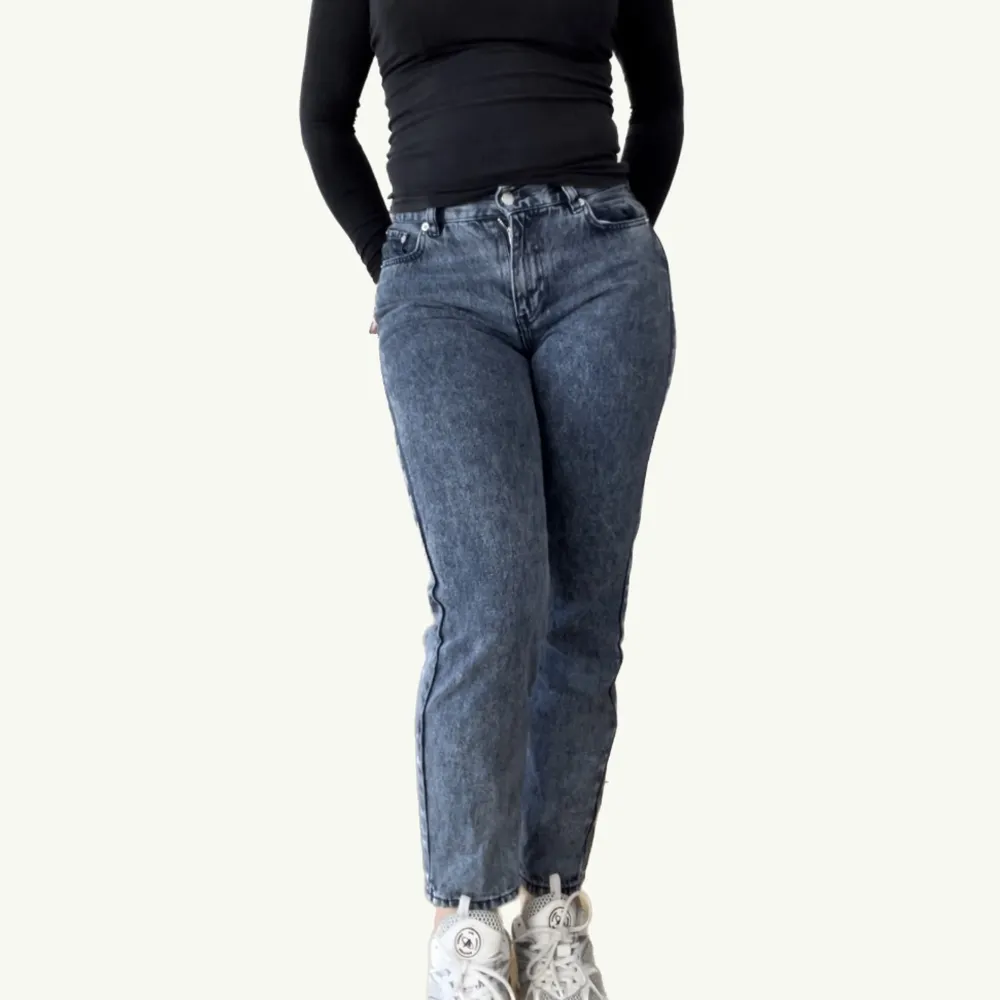 Mörkblå denim byxor   Fin passform   70 kr + frakt. Jeans & Byxor.
