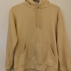 Gul hoodie  - Gul hoodie i storlek xs