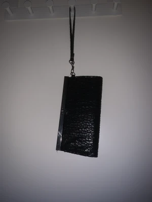 Liten väska  - Buda priset, säljs billigt 