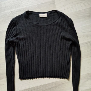 Svart tröja - Svart långärmad tröja ifrån Pull&Bear i storlek S 💕