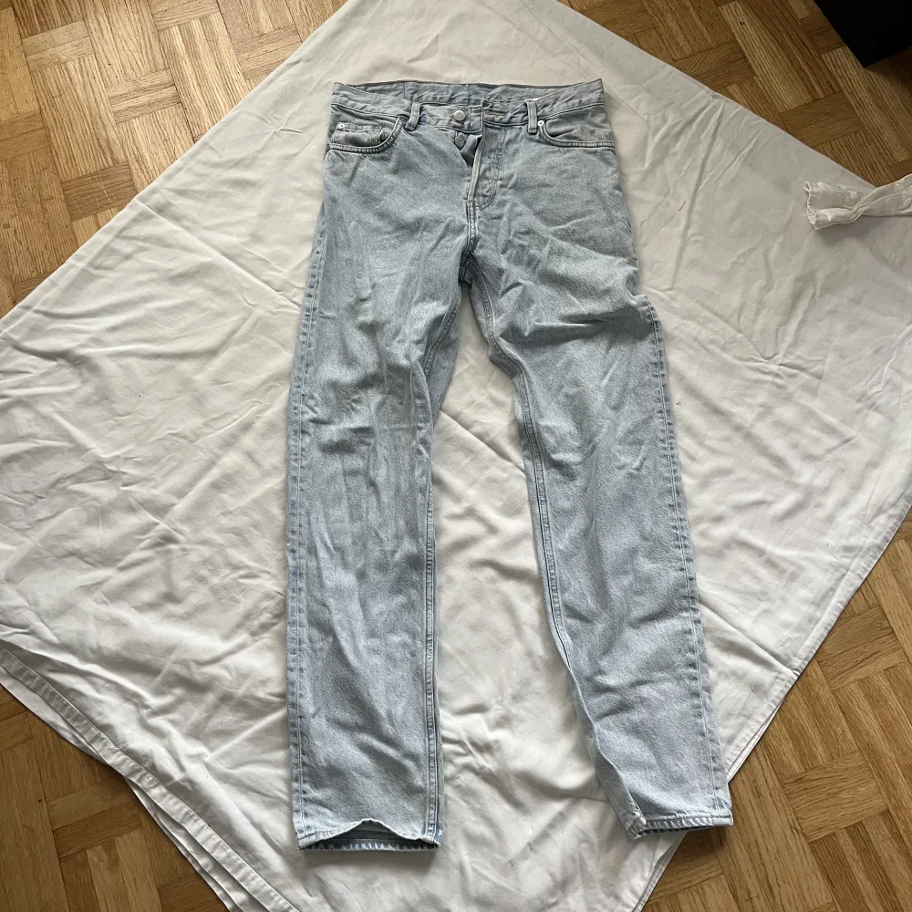 Weekday barrel jeans , 28/32 . Jeans & Byxor.