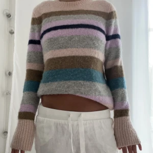 Stickad tröja - Cool stickad tröja, jättebra skick!!!