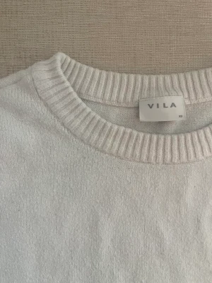 Stickad tröja - Säljer en jättefin stickad tröja från vila! Bra skick💕