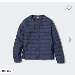 Säljer min fina Uniqlo jacka som är använd men de finns inga täcken på användning. Köpt för 799kr. Är i storlek xs men passar mig som har s. Köparen står för frakt💞pris kan diskuteras❣️