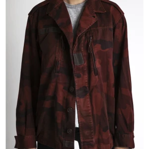 Quatrefilles  - Red camo jacka nästan oanvänd, säljer även den blåa 💋