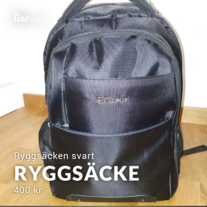 Ryggsäcken  - Jättefint och bra ryggsäcken som kan hålla Mer än 20kg Bra för datorer Och man kan ladda sin mobil eller data eller lyssna musik på eftersom den innehåller laddare inne Jätte fint Jag rekommenderar er Jag köpte Ryggsäcken på  800kr I Italien jag har 3st