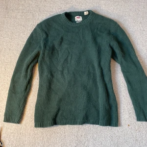 Levis stickad tröja - Fin grön stickad Levis tröja. Väldigt bra kvalitet. 
