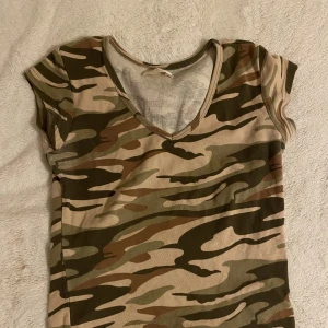 Y2K Top - Camouflage Top, Y2K, newly bought. size S L: 46 wide: 38