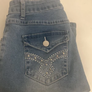 Low rice jeans - Används få ggr, bar sick. Är 163 och byxorna är i perfekt längd😊