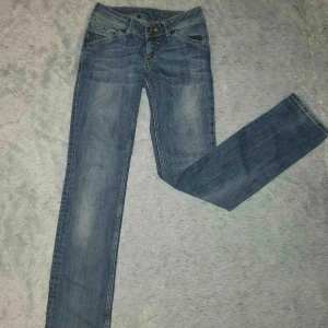 Tommy Hilfiger Jeans - Oanvända super fina Tommy Hilfiger jeans, säljer då de aldrig var min storlek 🦋