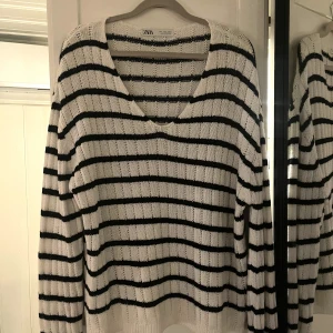 Stickad tröja  - Superfin stickad tröja från Zara💞 Använd väldigt få gånger, som ny😊