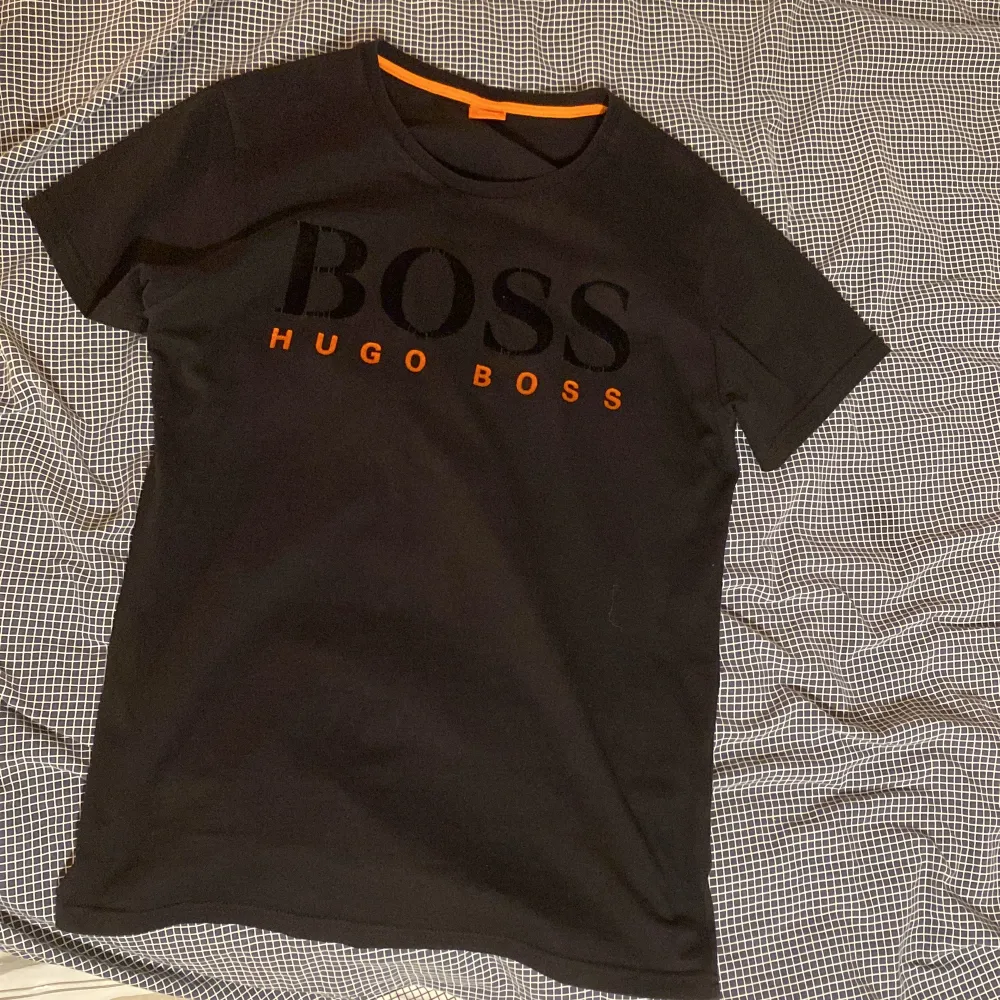 Hugo boss T-shirt storlek M.. T-shirts.