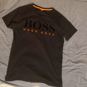 Hugo boss T-shirt  - Hugo boss T-shirt storlek M.