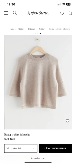 Stickad tröja  - Fin stickad t-shirt från other storys, den är i fint skick och använd 1 gång💕