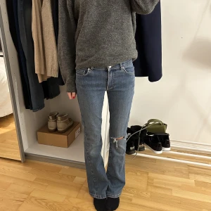 Lågmidjade blå jeans med hål - Jätte söta jeans, låg midjade❤️