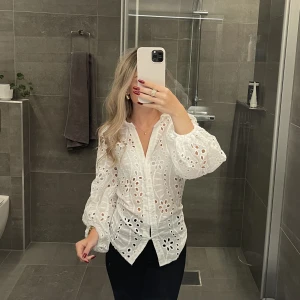 Blus  - Super gullig blus. Aldrig använd🤍