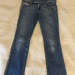 Lågmidjade Diesel jeans - Säljer dessa såå snygga diesel jeans! Storlek 29 den passar mig som har S😍😍