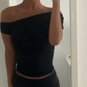 T-shirt med sen skurning - Använt 1 gång. Köparen står för frakten 