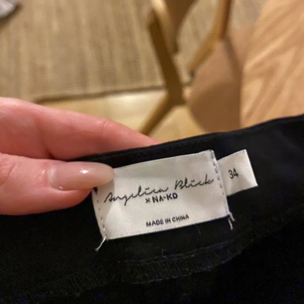 Från Angelica Blicks kollektion med NA-KD. Aldrig använda då de är lite små för mig. Supersnygga en utekväll! . Jeans & Byxor.