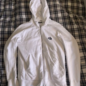 J.Lindeberg - En fin J.Lindeberg zip Hoodie Nypris 1999kr Hör av er vid intresse 