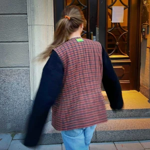 Rutig väst! - Rutig väst som passar strl S-L, funkar både inne och ute! Mycket bra skick, modellen är en M. 🔥