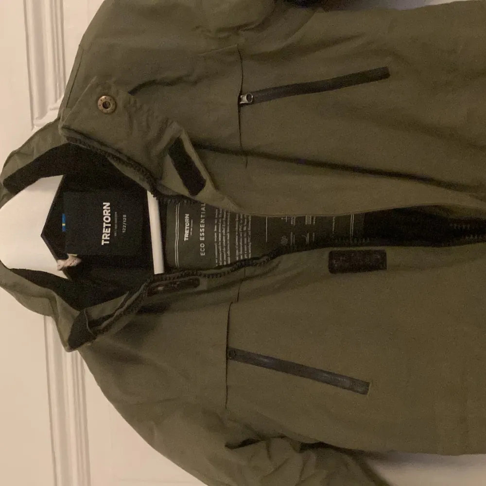 Fin vinteroverall från Tretorn, storlek 122/128 Mycket gott skick! Nypris 999kr säljes för 300kr. Takit.