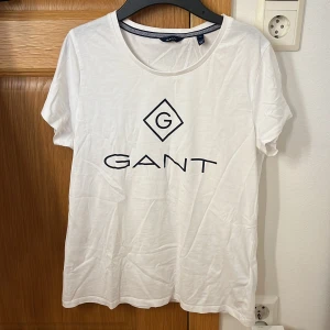 Gant t-shirt -  aldrig använd nypris 400kr kom med egna bud