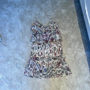 Zara set  - Ett superfint set från zara som inte finns att köpa längre! Säljer för att det inte används längre!